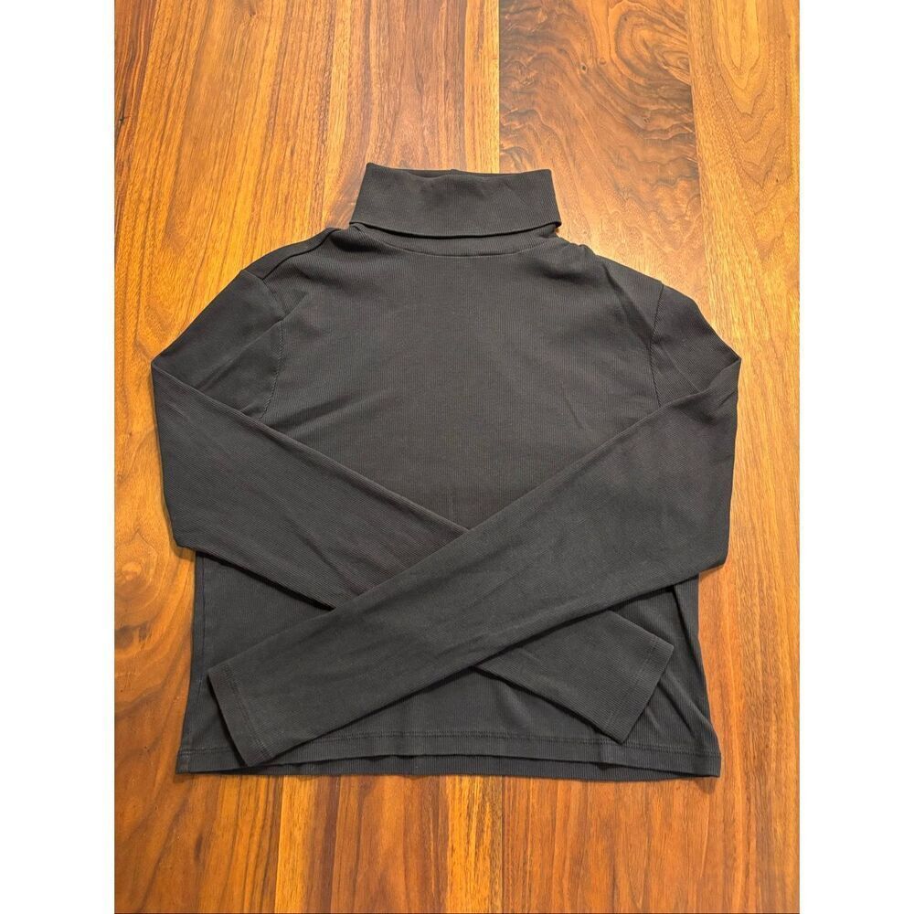 Levi's Women's Black Moon Rib Turtle Neck Cropped Pullover Top Large